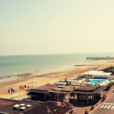 Hotel Des Thermes Et Du Casino Luc-sur-Mer