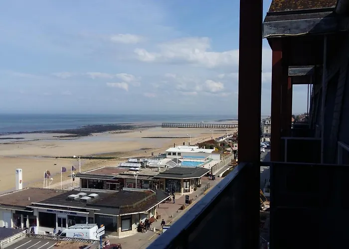 Des Thermes Et Du Casino 3* Luc-sur-Mer